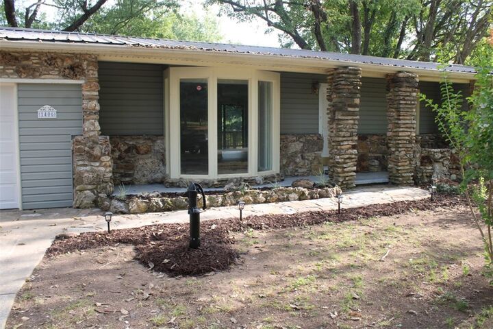 Property Photo: 1406 W Court Street AR 72601
