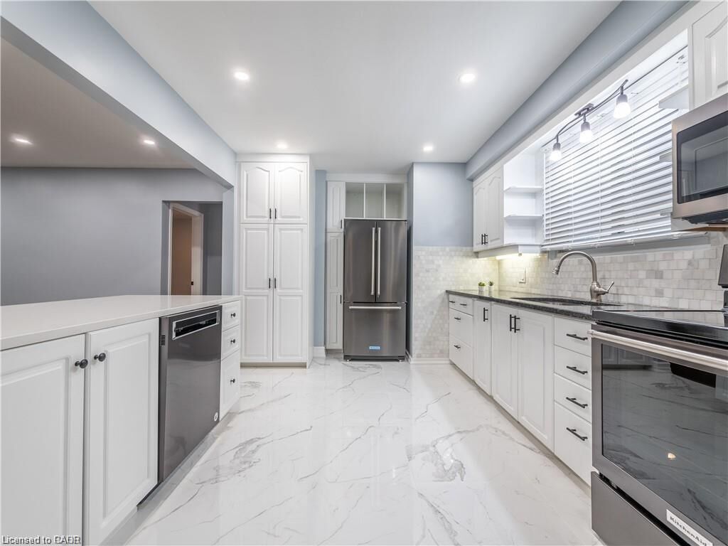 Property Photo:  198 West 19th Street  ON L9C 4J2 