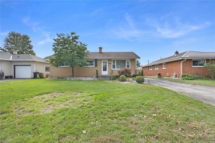 Property Photo:  128 First Avenue  ON N4B 1G3 