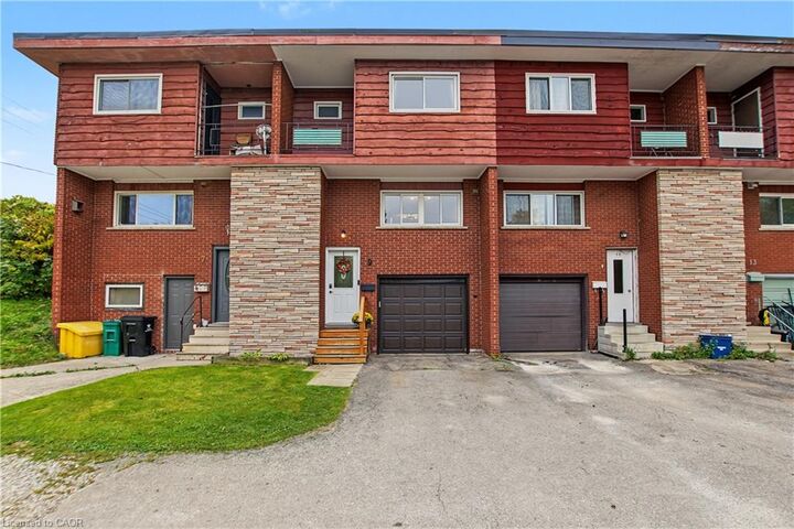 Property Photo: 9 Greenbrook Drive ON N2M 4J5