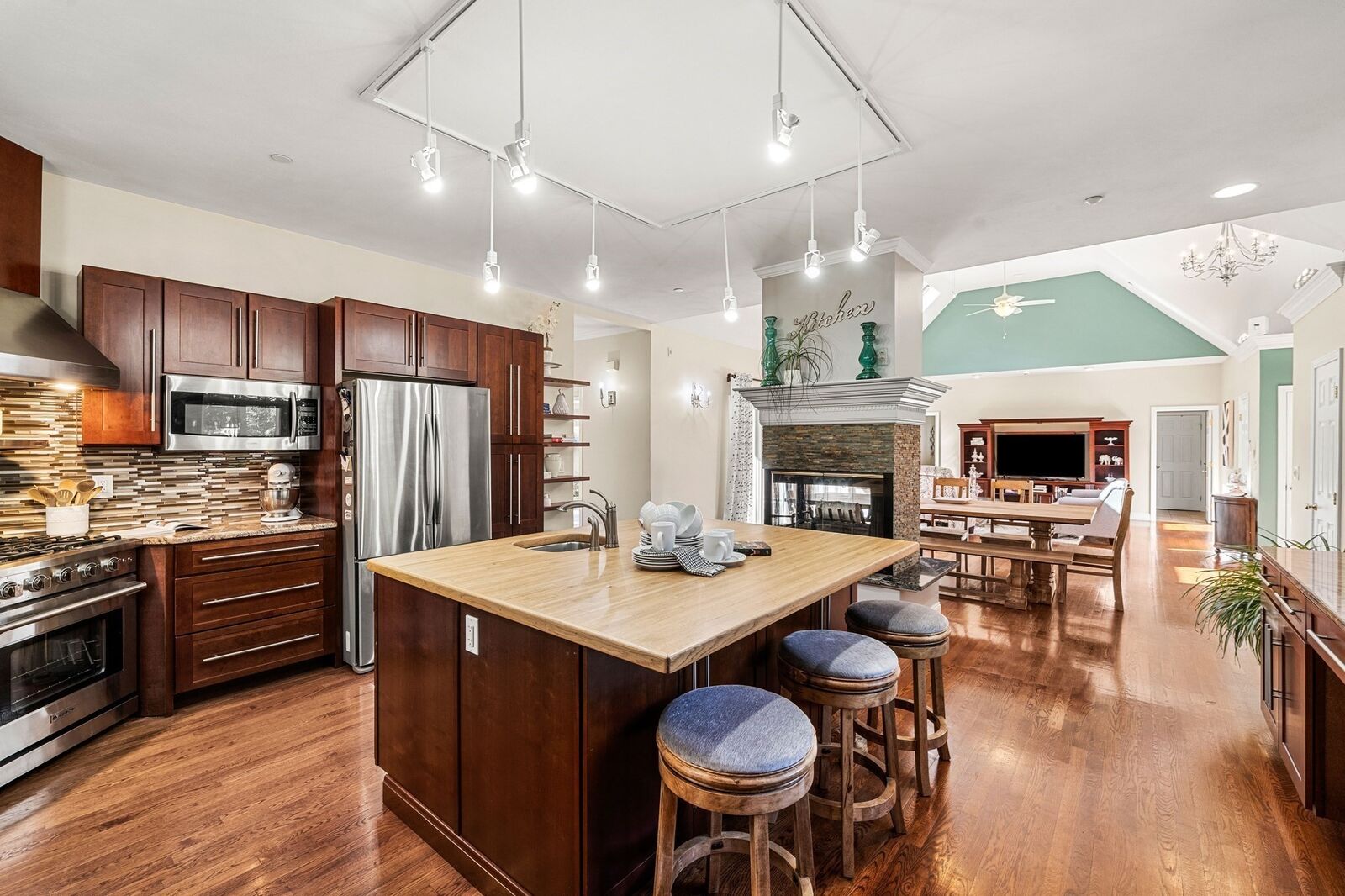 Property Photo: 1204 Broadway MA 01832