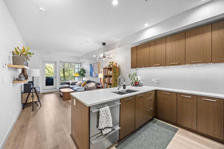 Property Photo:  323 20 Avenue SW 218  AB T2S 2G5 