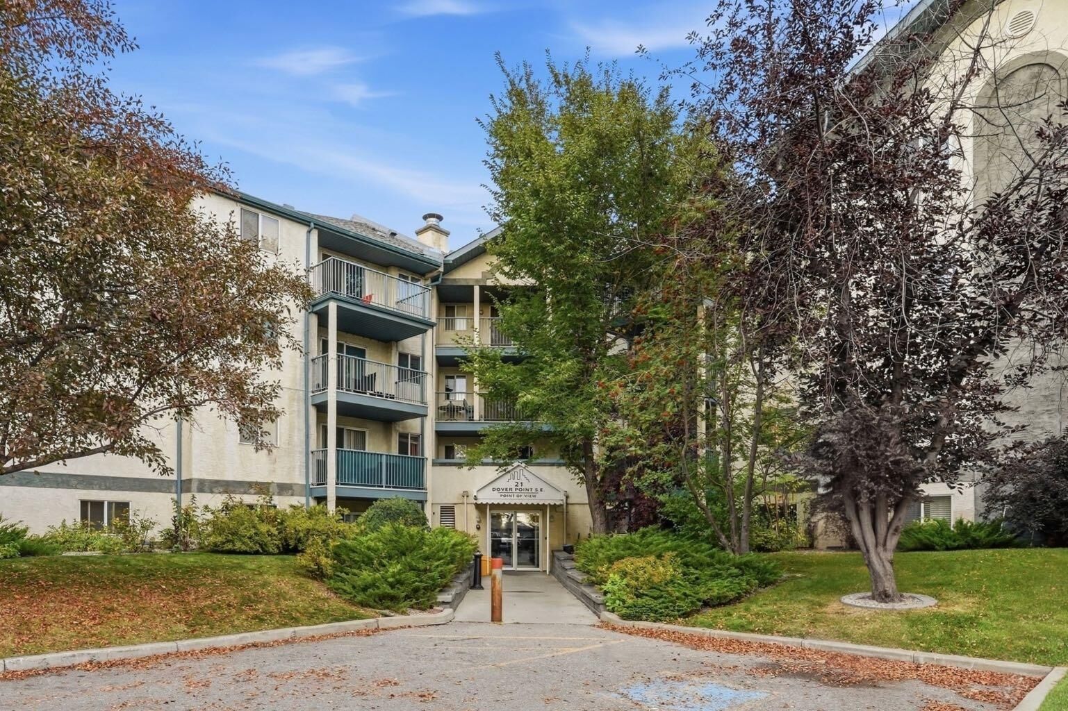 Property Photo: 21 Dover Point SE 417 AB T2B 3K4