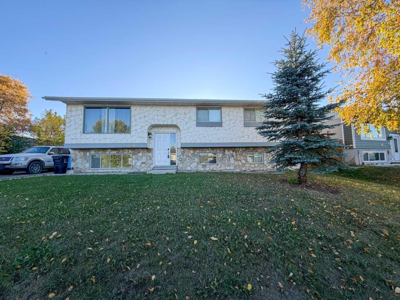 Property Photo:  113 Beaconwood Place  AB T9H 2S9 