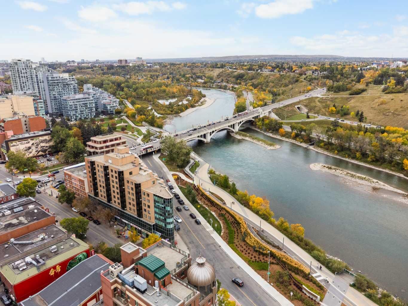 Property Photo:  128 2 Avenue SE 506  AB T2G 5J5 
