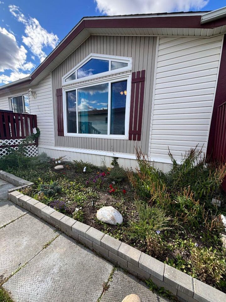 Property Photo:  113 Clark Crescent  AB T8W 5K5 