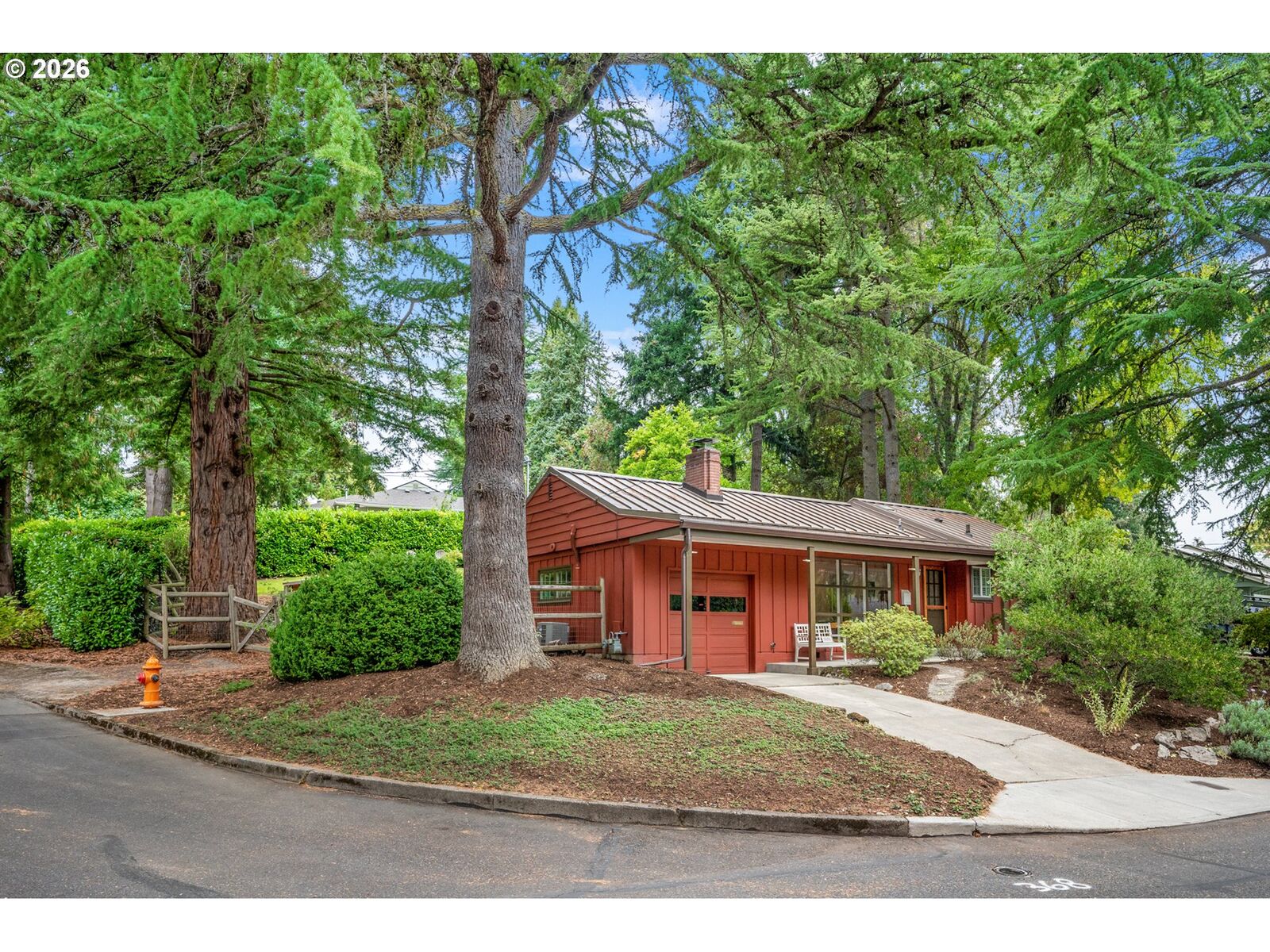 Property Photo:  5655 SW Idaho St  OR 97221 