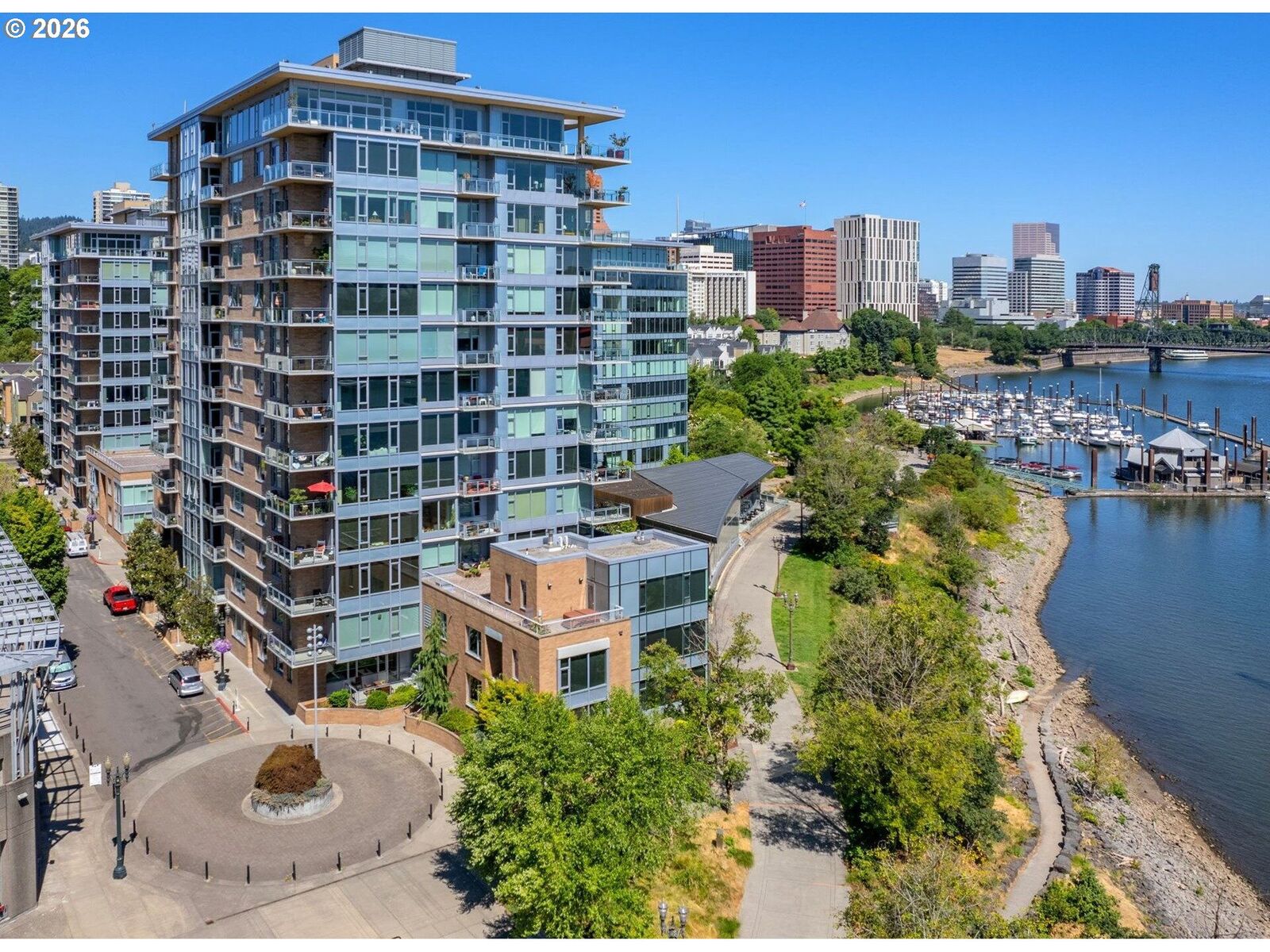 Property Photo:  1920 S River Dr 202  OR 97201 