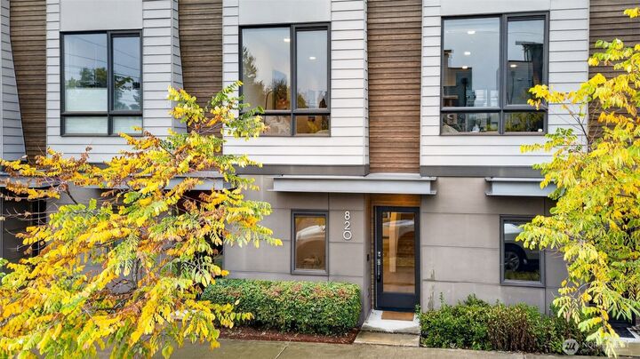 Property Photo:  820 NE 63rd Street  WA 98115 