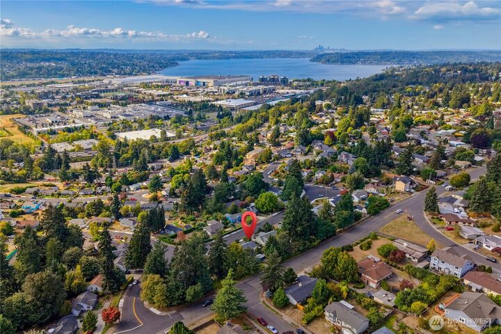 Property Photo: 504 Windsor Park NE WA 98056