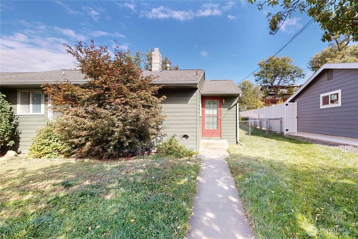 Property Photo: 601 SE 6th Street WA 99324
