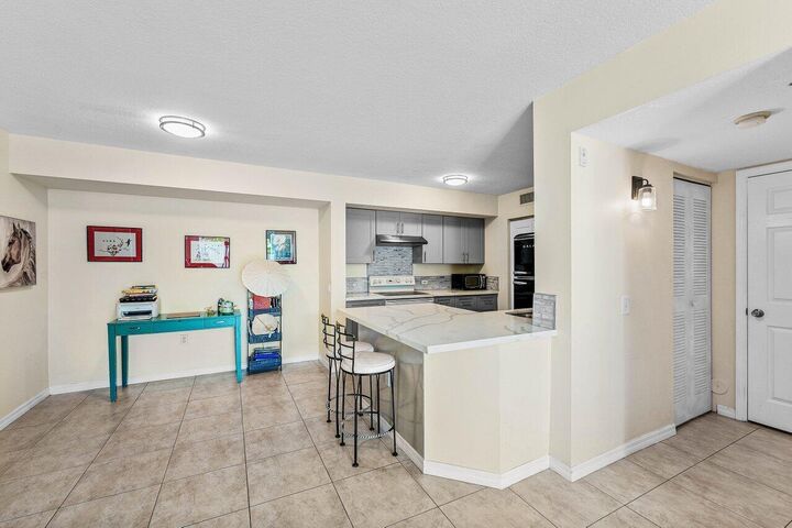 Property Photo: 603 Villa Circle FL 33435
