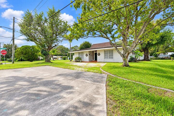Property Photo:  1707 S 8th Street  FL 34950 