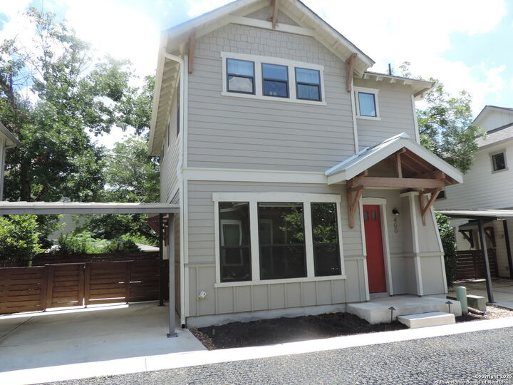 Property Photo: 425 E Mistletoe Ave 400 TX 78212