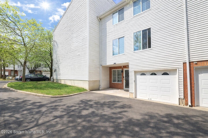 Property Photo: 440 Ilyssa Way NY 10312