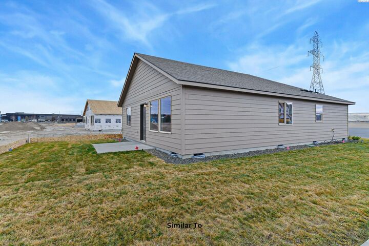 Property Photo:  751 Honeylicious St  WA 99352 