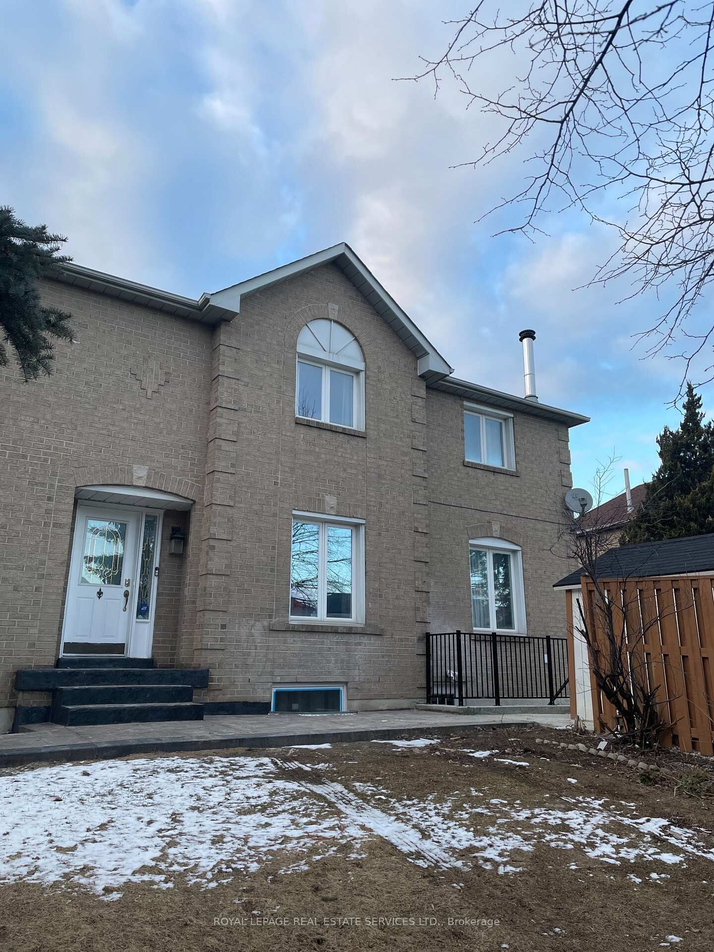 Property Photo: 5245 Alicante Street Bsmt ON L5V 1S9