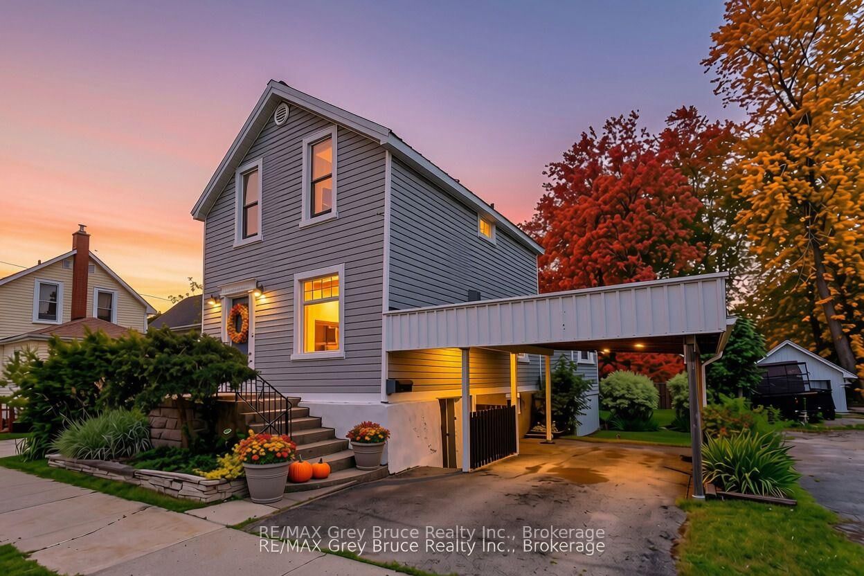 Property Photo:  1591 5th Avenue W  ON N4K 5B4 