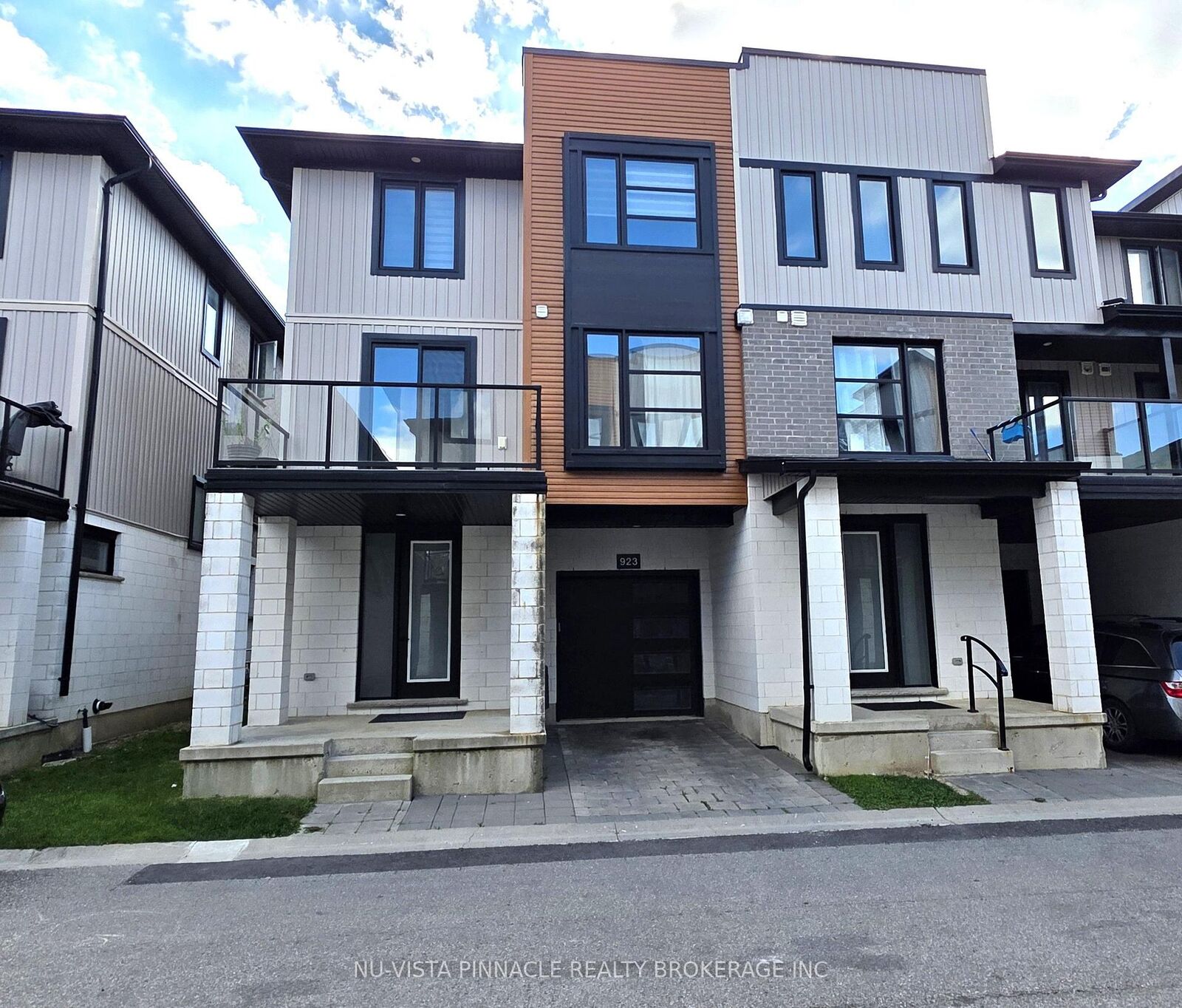 Property Photo:  923 Georgetown Drive  ON N6H 0J7 