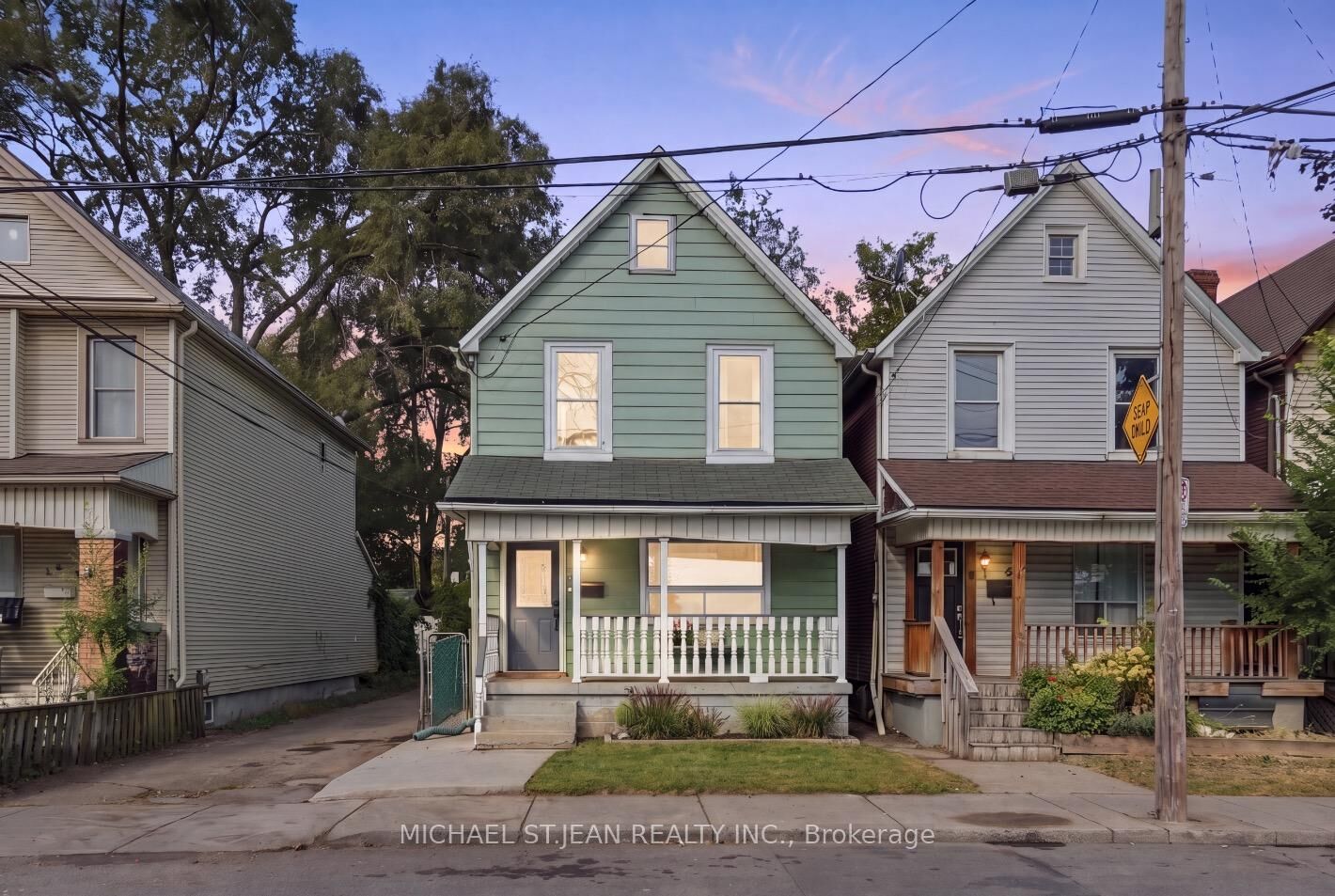 Property Photo:  205 Lottridge Street  ON L8L 6V8 