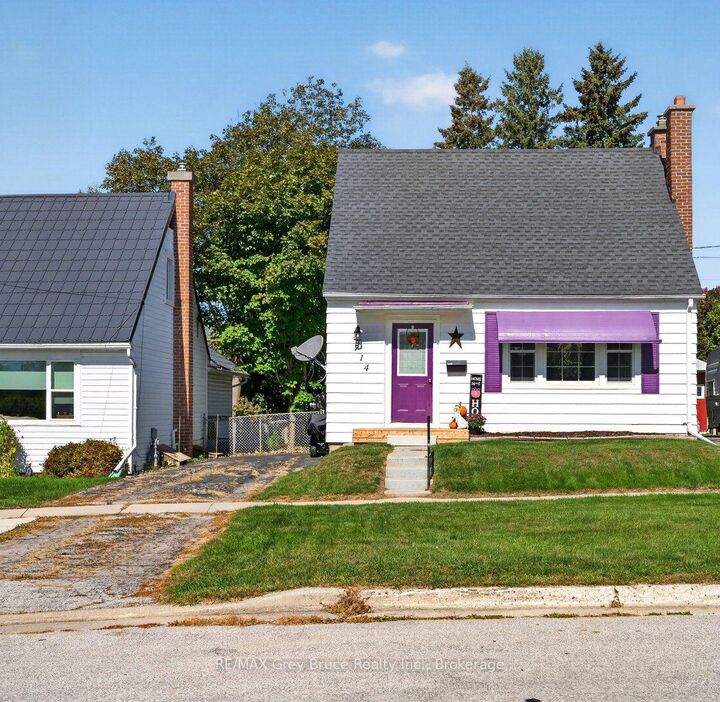 Property Photo:  714 5th Street E  ON N4K 1E5 