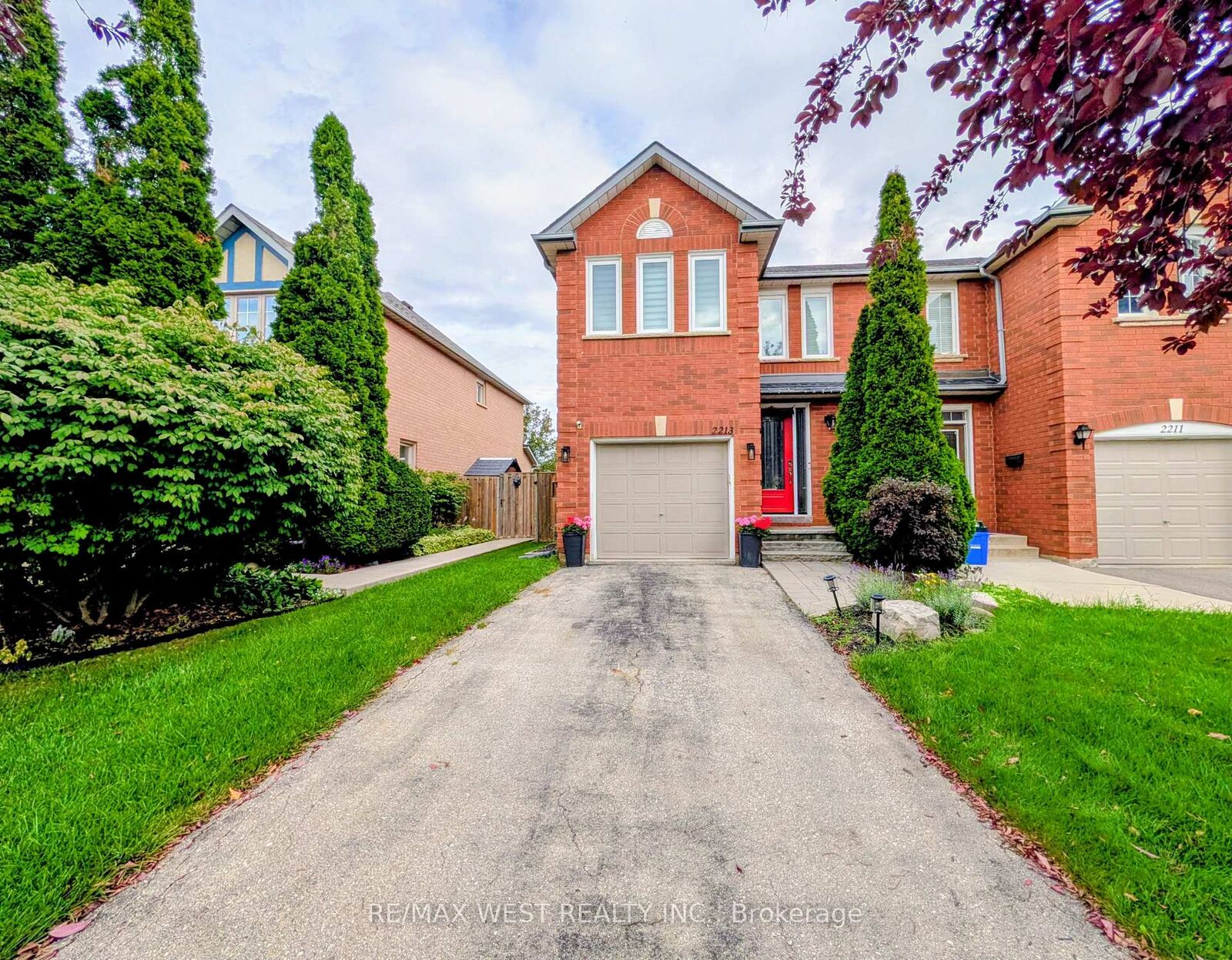 Property Photo:  2213 Ridge Landing  ON L6M 3L7 
