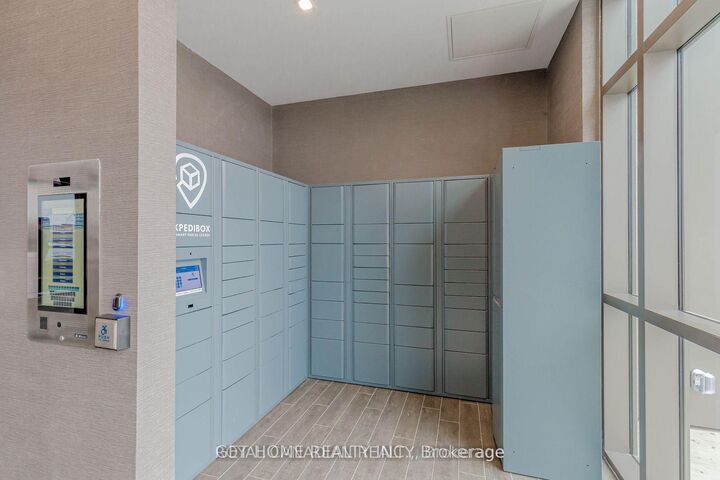 Property Photo:  460 Dundas Street E 1004  ON L8B 1Z8 