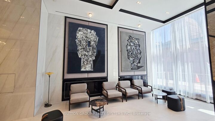 Property Photo:  8 Wellesley Street W 1906  ON M4Y 0J5 