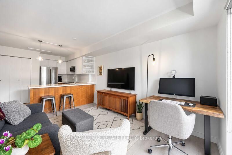 Property Photo:  140 Bathurst Avenue 203  ON M5V 3N8 