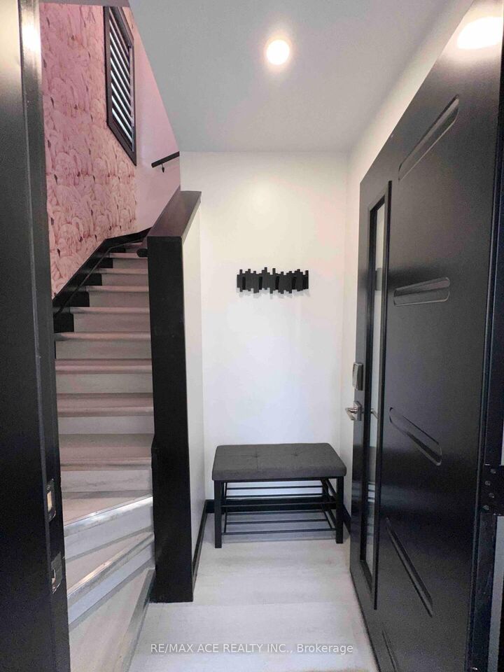 Property Photo:  4985 Crysler Avenue 2  ON L2E 3W6 