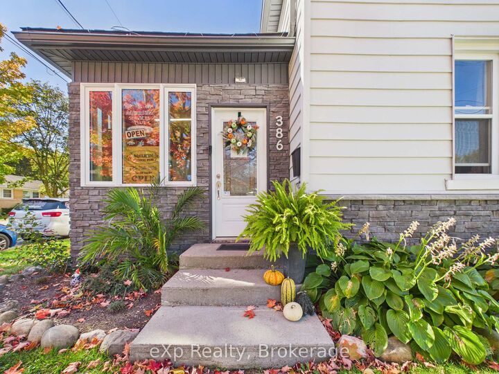 Property Photo:  386 6th Avenue  ON N4N 2G2 