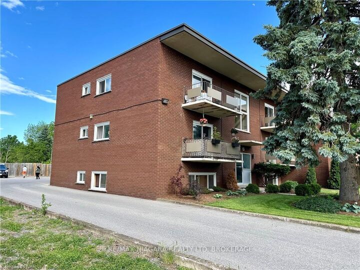 Property Photo:  286 Vine Street 4  ON L2M 4T3 