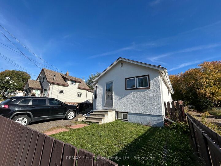 Property Photo:  344 Cornwall Avenue  ON P7B 1T3 