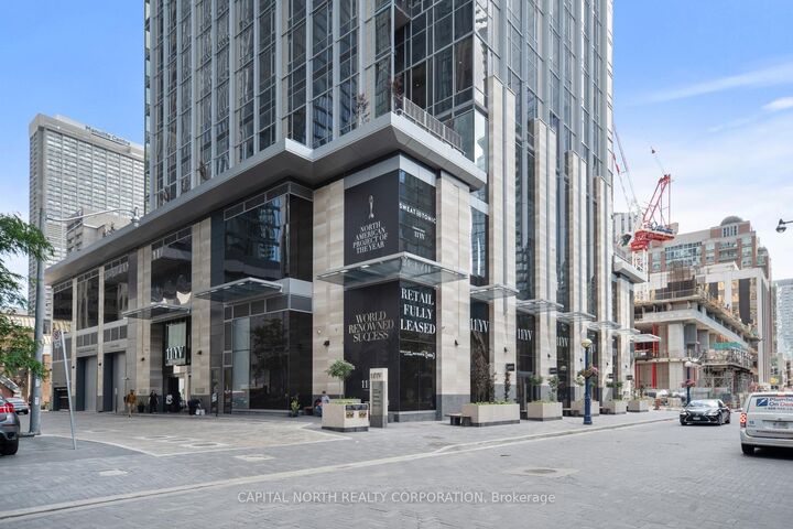Property Photo:  11 Yorkville Avenue 5908  ON M4W 0B7 