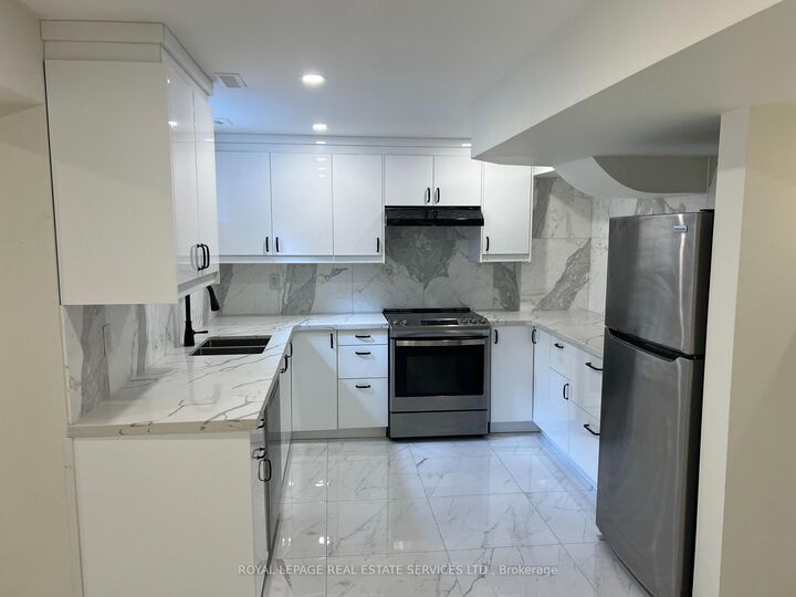 Property Photo:  605 Patriot Lower Drive  ON L5R 3S1 