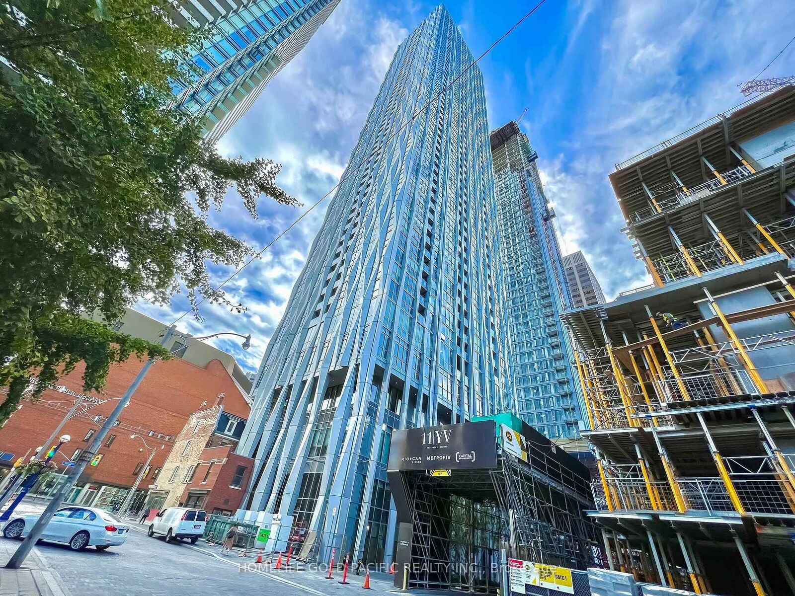 Property Photo:  1 Yorkville Avenue 4612  ON M4L 0B1 