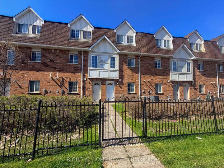 Property Photo:  1525 South Parade Court 28  ON L5M 6E9 
