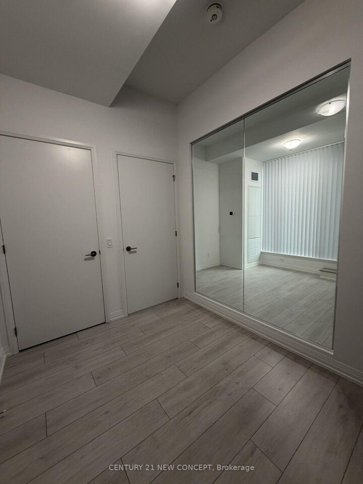 Property Photo: 400 King Street W 812 ON M5V 0X8