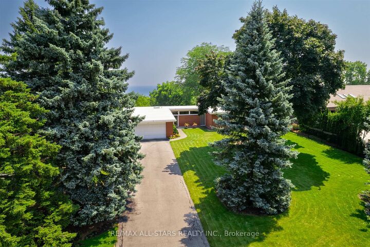 Property Photo:  59 Hill Crescent  ON M1M 1J3 