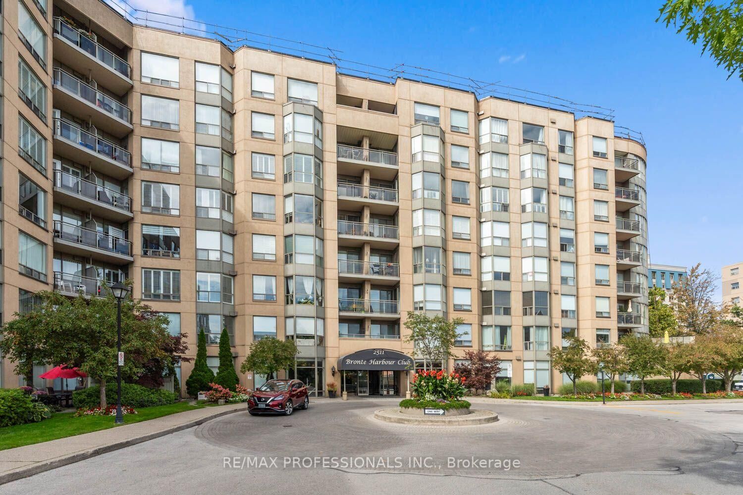 Property Photo:  2511 Lakeshore Road W 311  ON L6L 6L9 
