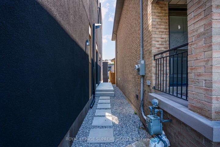 Property Photo:  101 Bernice Crescent 3  ON M6N 1W7 