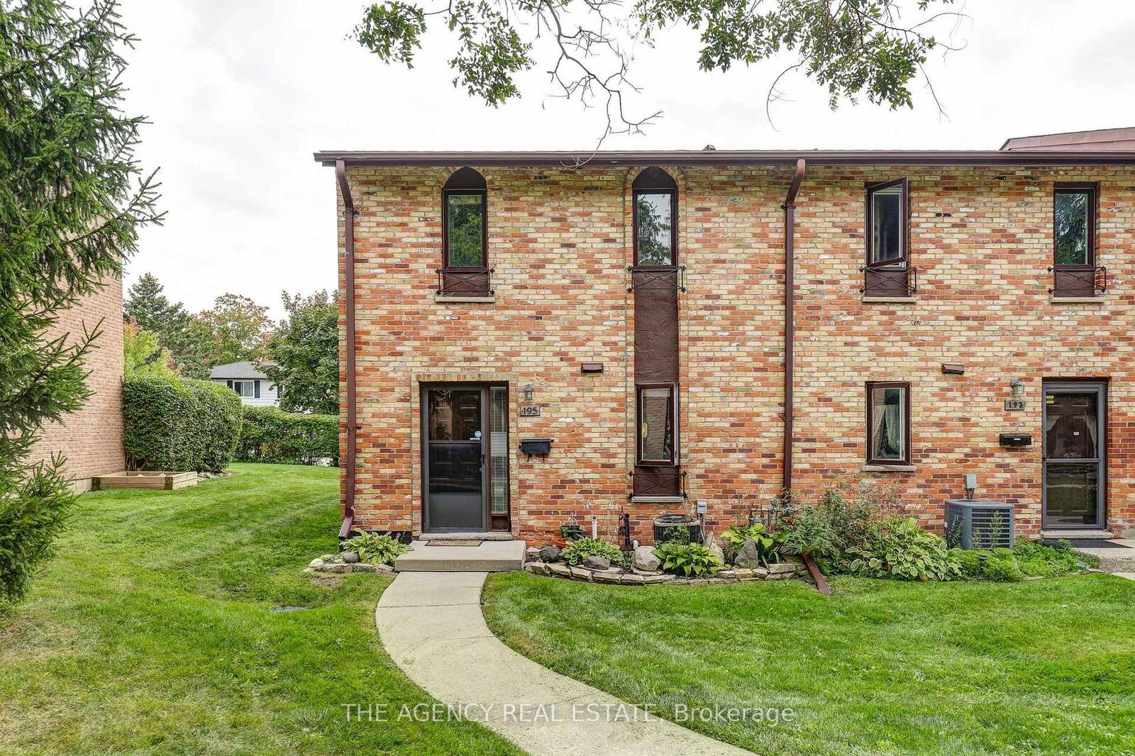Property Photo:  195 Millbank Drive  ON N6C 4V9 