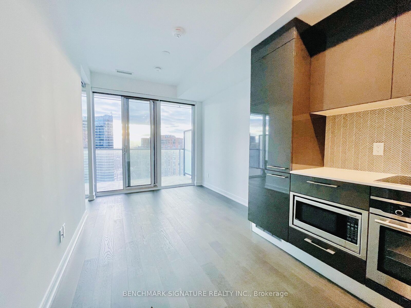 Property Photo:  3 Gloucester Street 2711  ON M4Y 0C6 