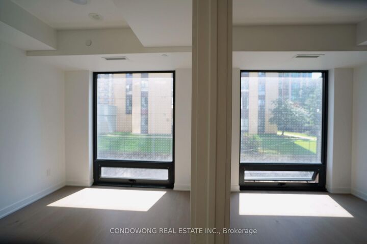 Property Photo: 91 Montclair Avenue 502 ON M5P 0B1