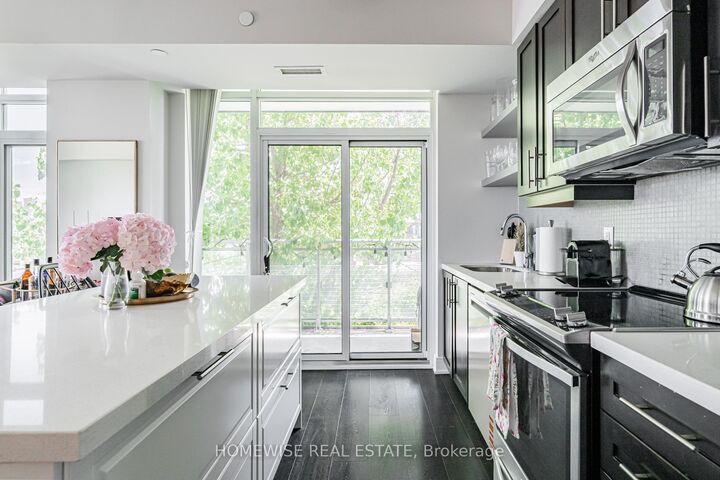 Property Photo: 525 Adelaide Street W Lph12 ON M5V 1T6