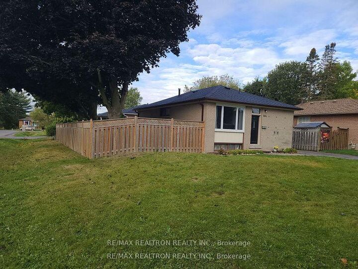 Property Photo:  904 Donovan Crescent  ON L1N 3G3 
