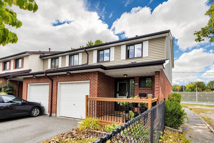 Property Photo:  215 Baronwood Court 215  ON L6V 3H9 