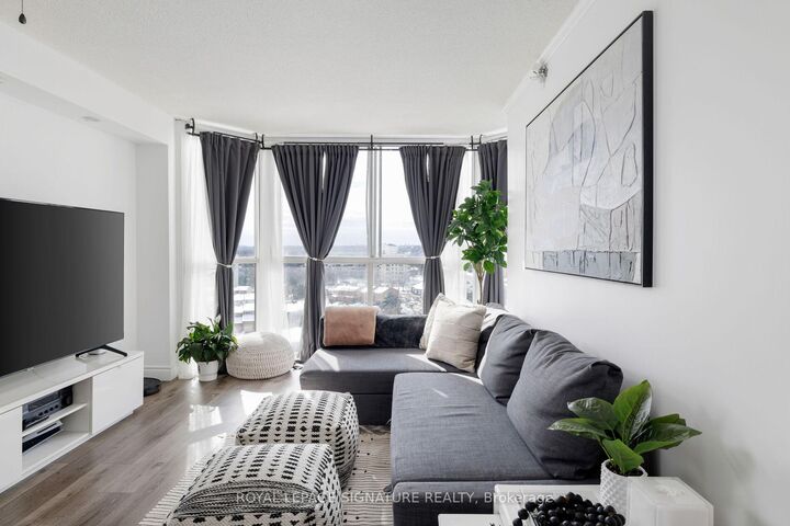 Property Photo:  880 Dundas Street W 909  ON L5C 4H3 