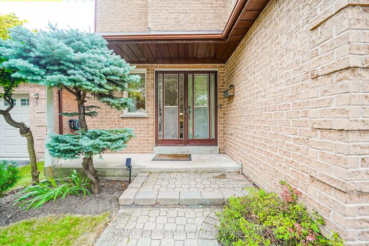 Property Photo:  11 Whittington Court  ON L1S 4L4 