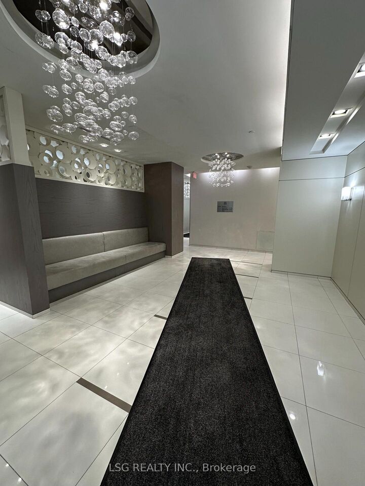 Property Photo:  9088 Yonge Street 902  ON L4C 0Y6 